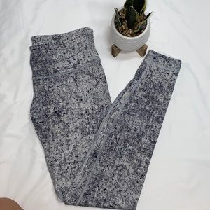 SOLD!!!Lululemon Wunder under low rise tight 28” sz 8